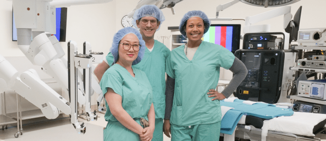 Wellstar Cobb First at Wellstar to Offer Latest Advancement in Robotic Surgery Three physicians in their operating room