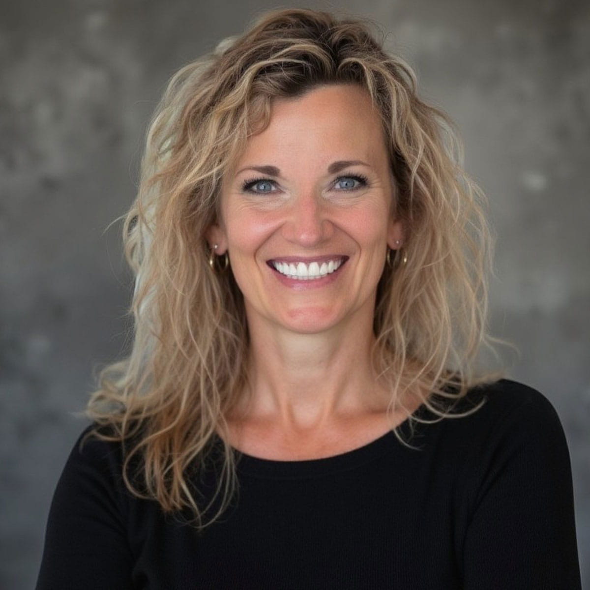 A friendly photo of Elissa Campbell