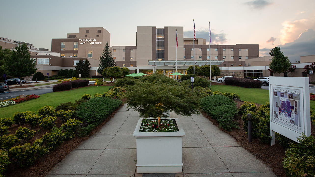Exterior front view of Wellstar Cobb Hospital 