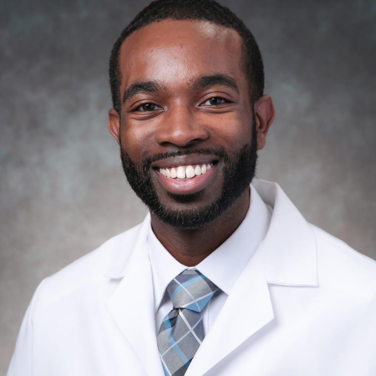 A friendly headshot of Davon Thomas, MD