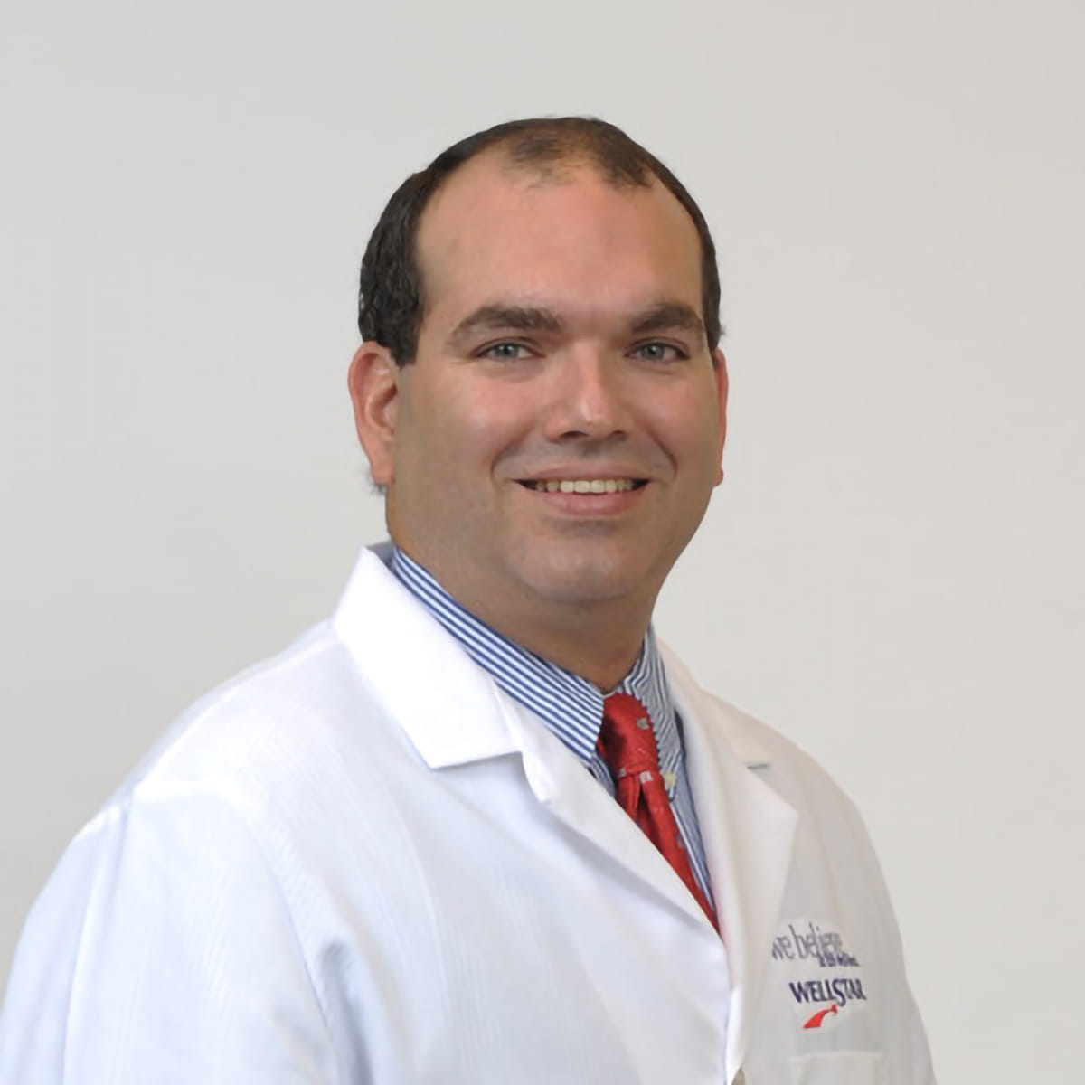 A friendly headshot of Eduardo Estrella, MD