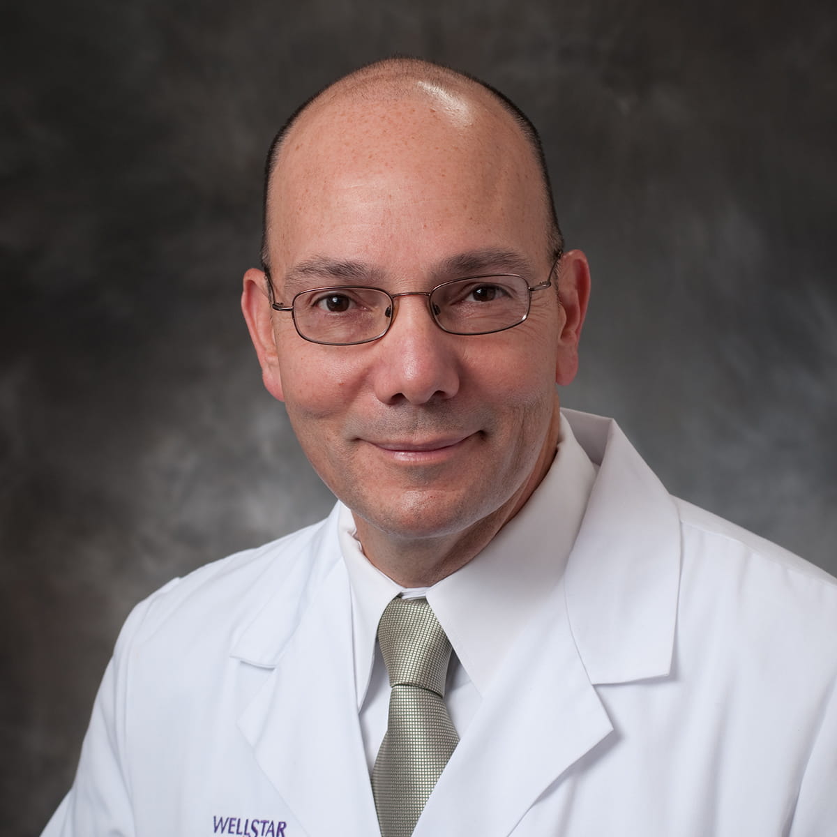 A friendly headshot of Dr. Eduardo Molinary