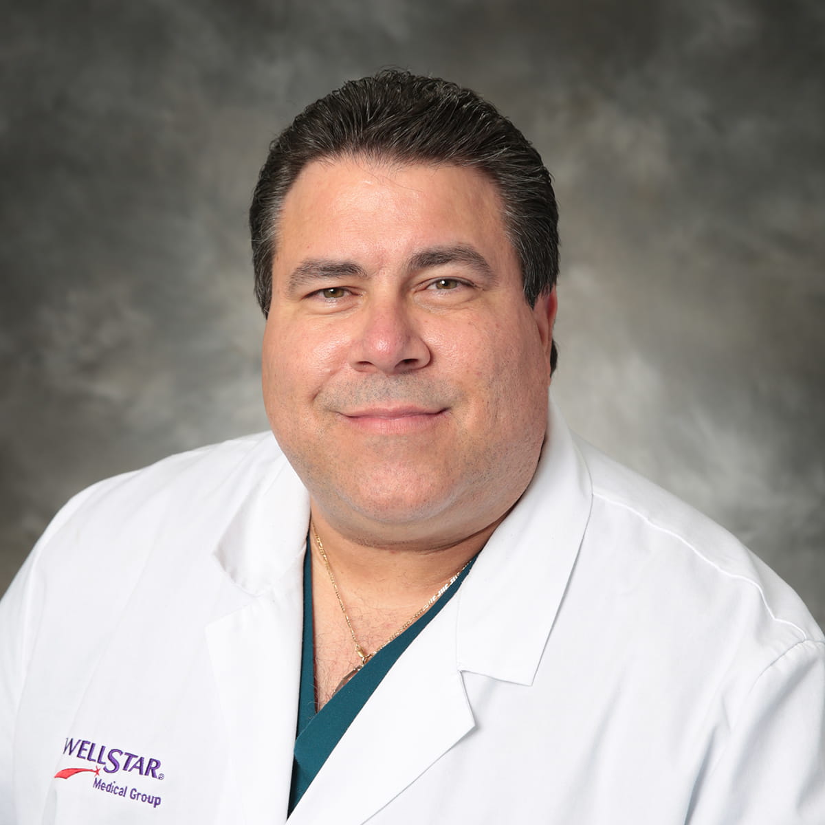 A friendly headshot of Ernesto Hernandez, MD