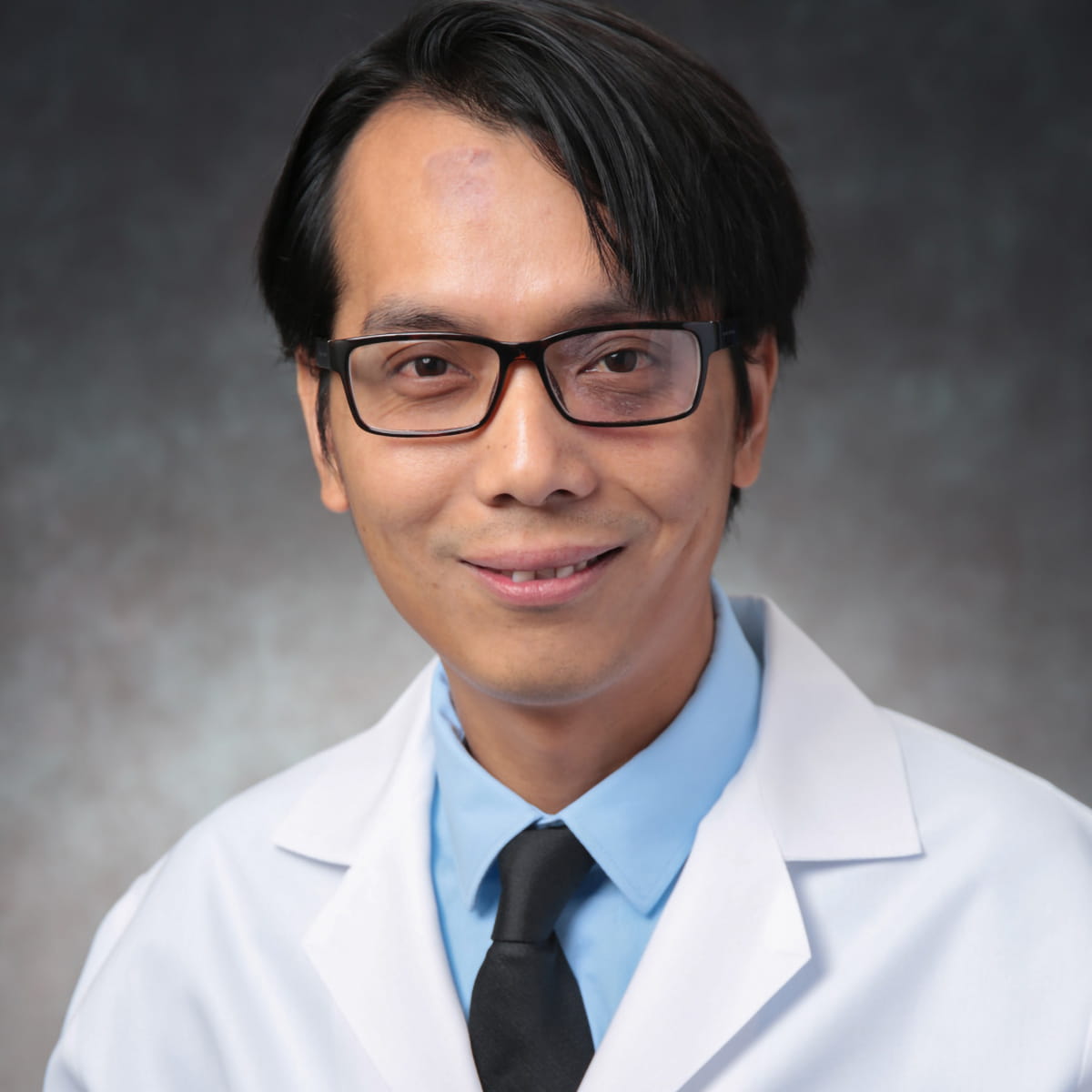 A friendly headshot of Quoc Ngo, MD